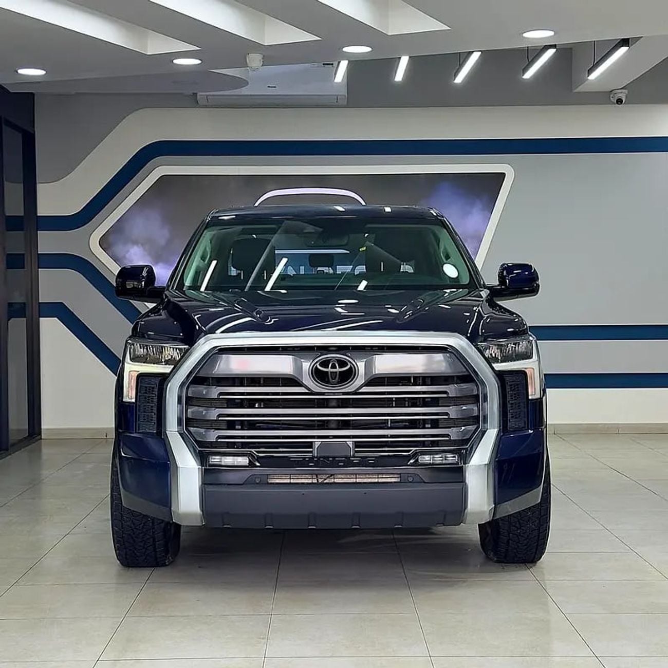 تويوتا تاندرا Crewmax Limited 5.7L Limited