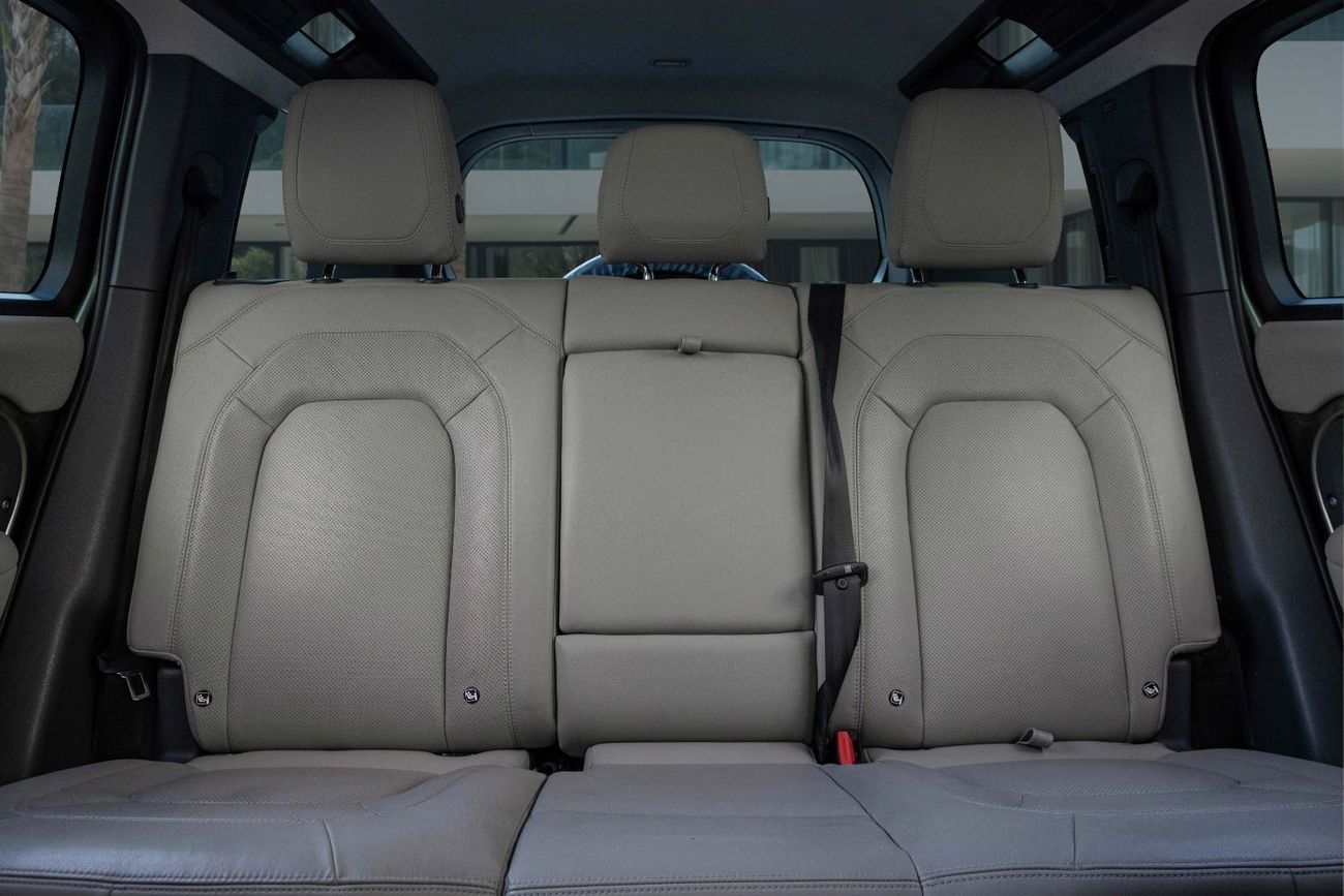 Land Rover Defender 110 P300 | 6,463 P.M | 0% Downpayment | Agency Warranty!