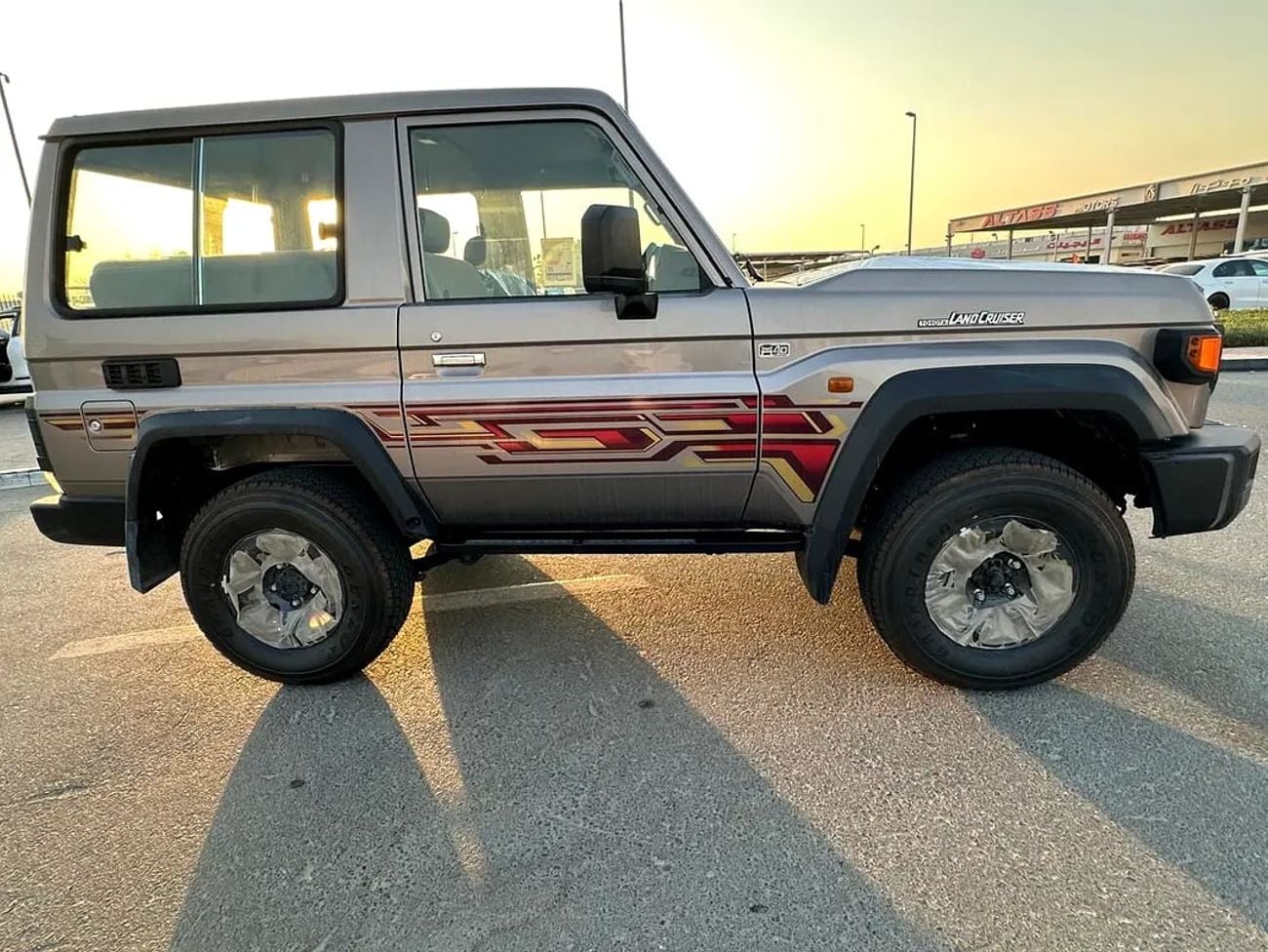 تويوتا لاند كروزر 70 Land Cruiser 71 Base 4.0L - GCC Specs - 3 Door Brand
