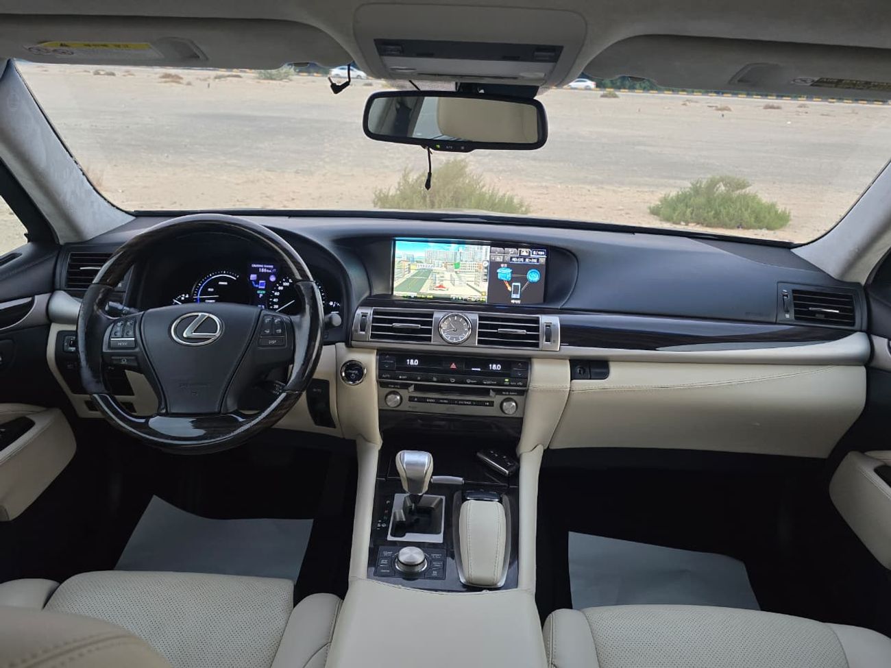 لكزس LS600h L 5.0L