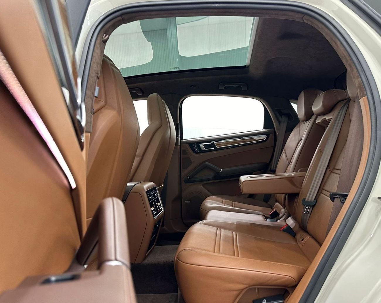 بورش كايان 2022 Porsche Cayenne GTS Coupe, Aug 2025 Porsche Warranty, Recent Service, Low Kms, GCC