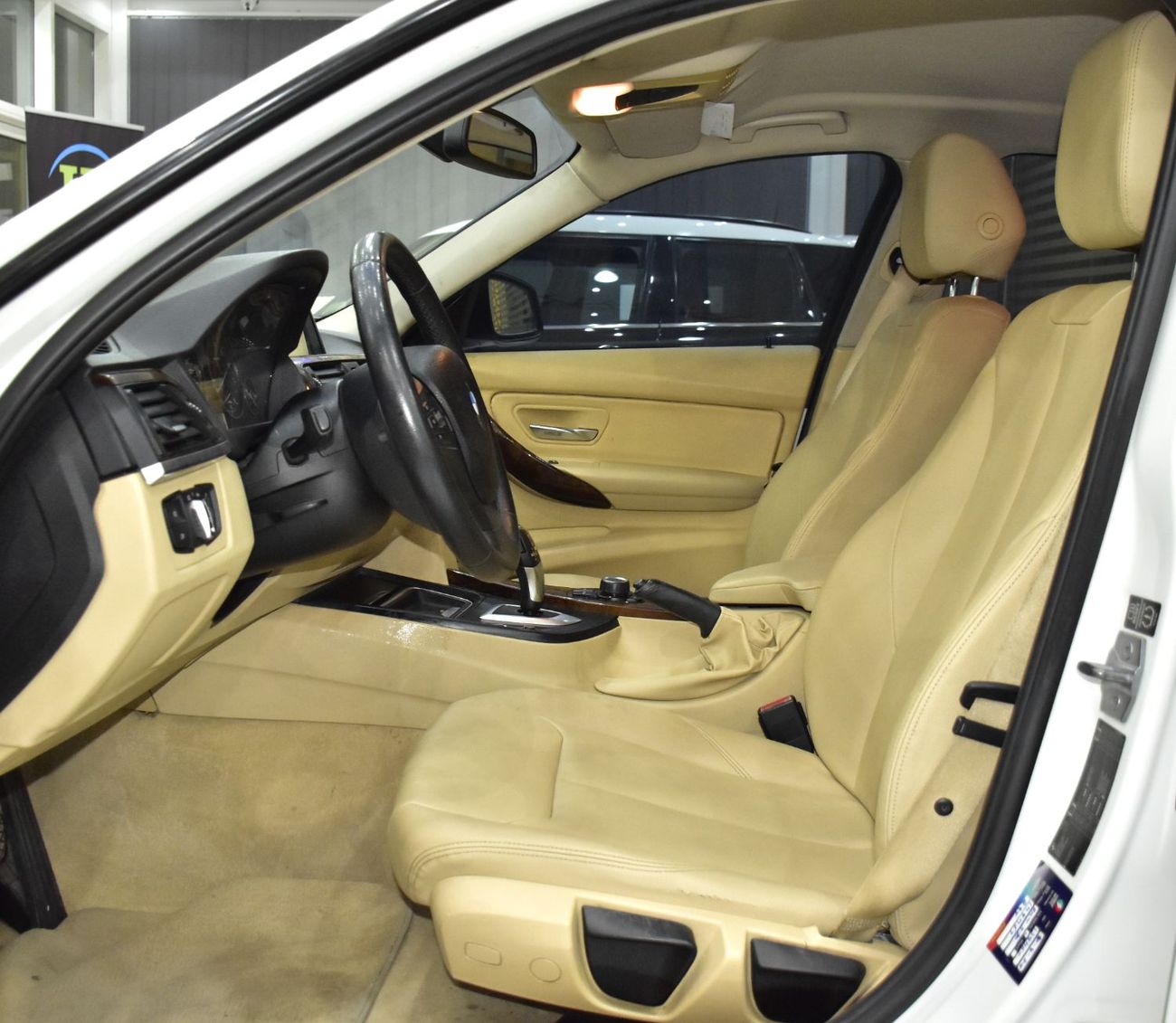 بي أم دبليو 320 EXCELLENT DEAL for our BMW 320i ( 2014 Model ) in White Color GCC Specs