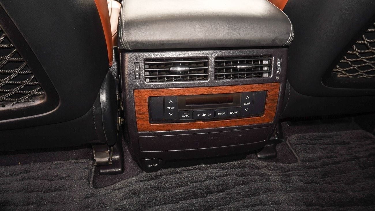 تويوتا لاند كروزر VXR 5.7L V8