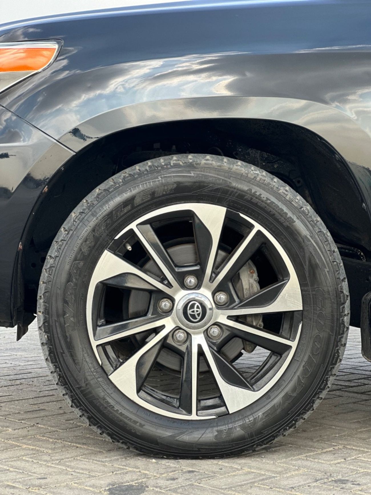 تويوتا لاند كروزر موديل 2015 خليجي فل مواصفات حاله ممتازه