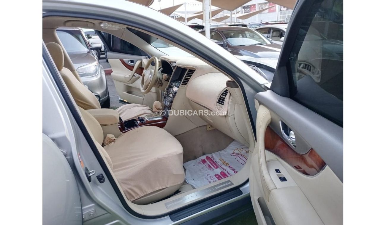 Infiniti FX50 Infiniti FX50 Gulf model 2009, paint, agency number one, leather hatch, sensors, alloy wheels, cruis