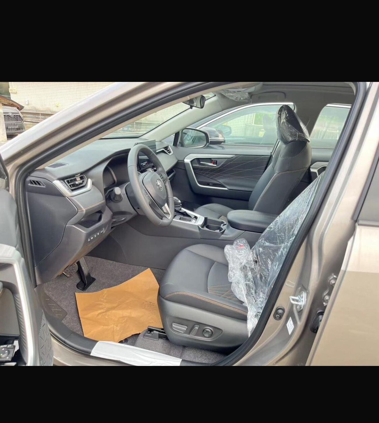 Toyota RAV4 2.0L petrol 2WD Full option