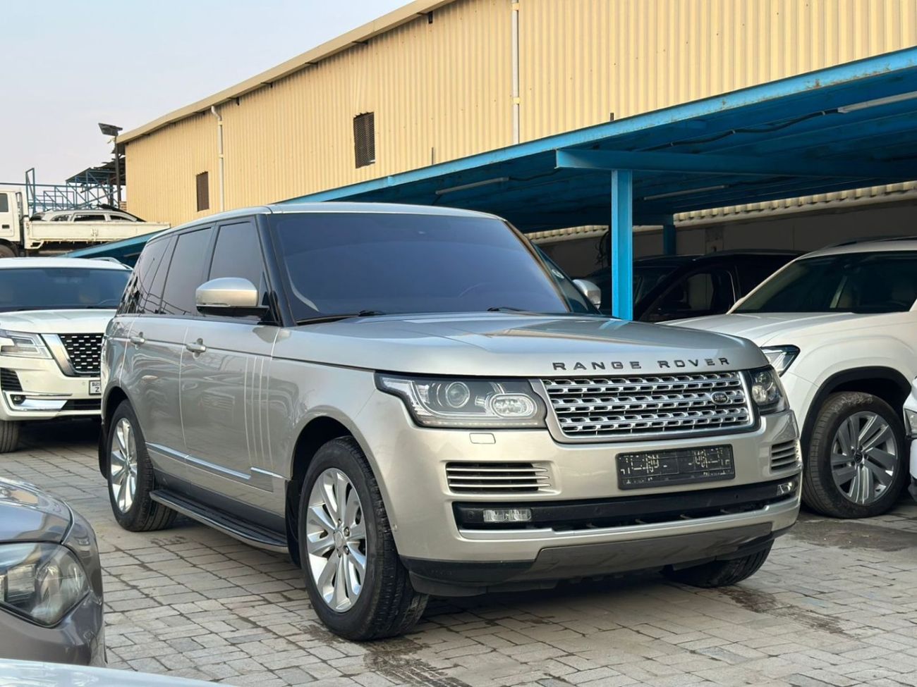Land Rover Range Rover HSE 5.0L - 2014 - V8 - 375 HP - GCC Specs - One Owner - Perfect Condition - Full Service History