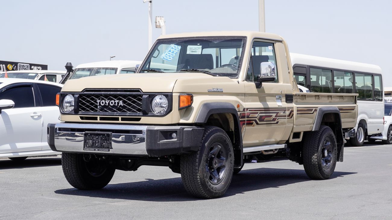 تويوتا لاند كروزر بيك آب LX 4.0 L V6