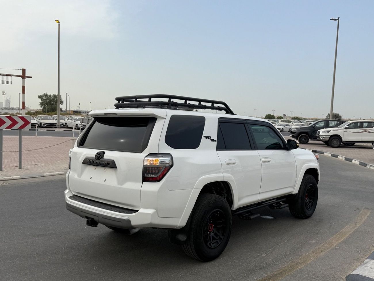 تويوتا Runner4 Trdd off road Full option sunroof Leader Seat