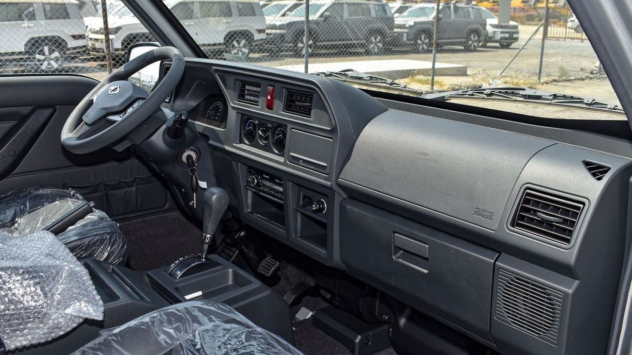 سي إم سي D 260 فان ركاب بـ 8 مقاعد