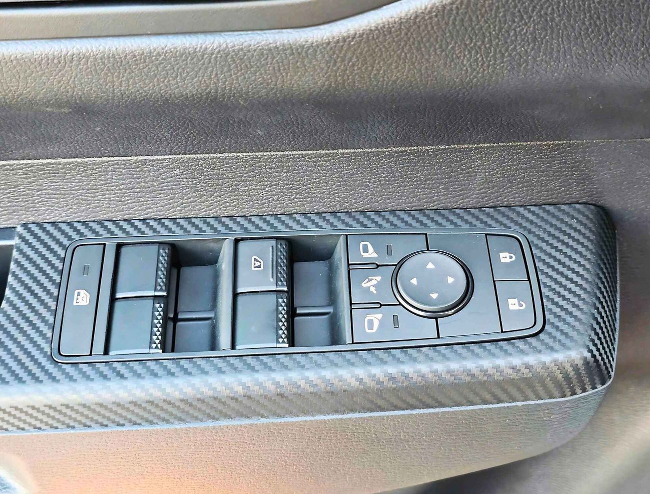 Mitsubishi L200 GLX / DOUBLE CABIN / 2.4L PETROL / MT / ONLY FOR EXPORT(CODE # 68090)