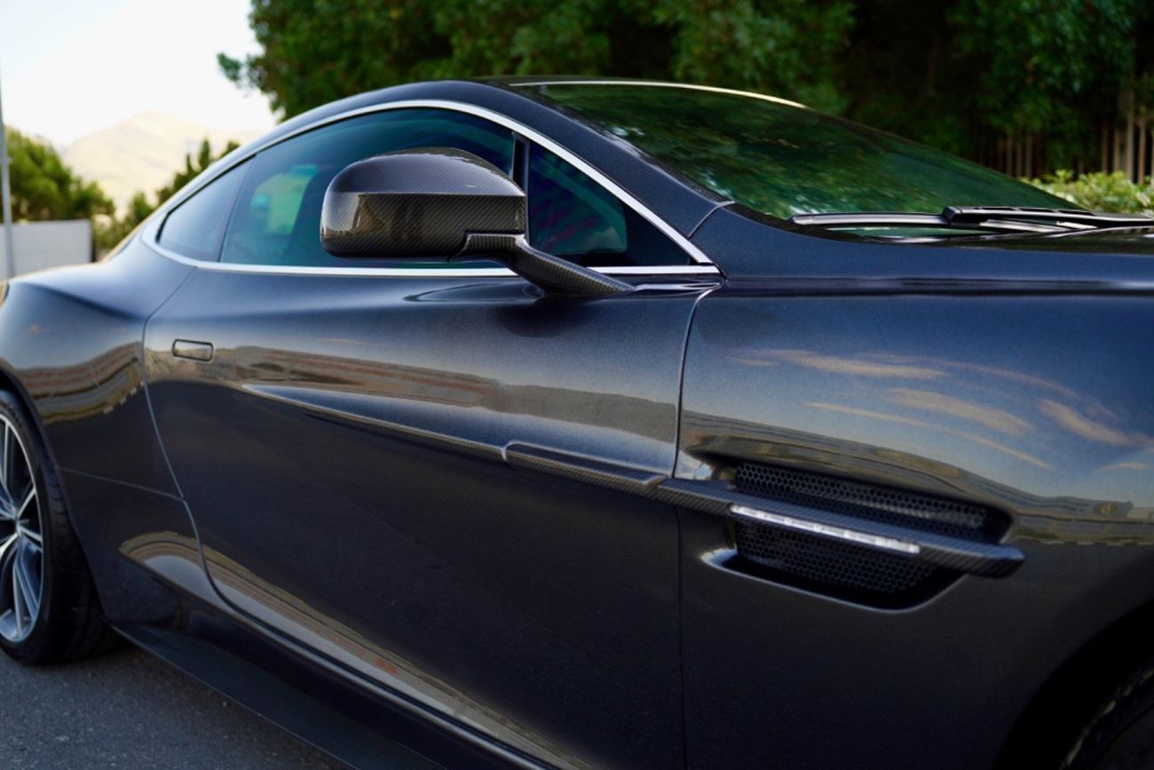 Aston Martin Vanquish Aston Martin Vanquish Carbon Black