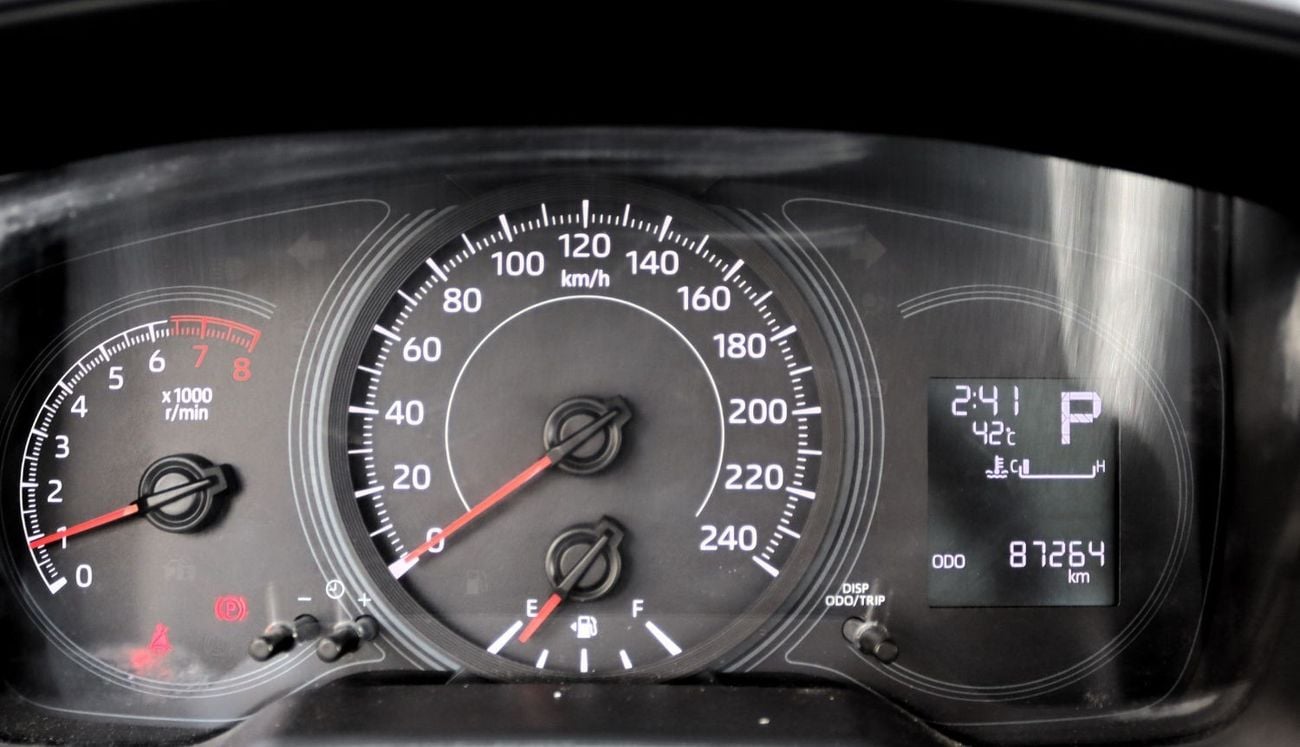 تويوتا كورولا XLI خالية من الحوادث  - خليجي - صبغة وكالة - مكينة 1600 سي سي - انتاج شهر 8 - 2021 -بحالة الوكالة من