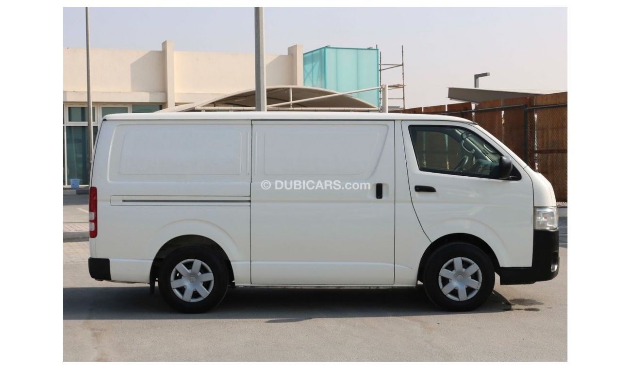 Toyota Hiace 2015 | HIACE STANDARD ROOF MULTIPURPOSE DELIVERY VAN WITH GCC SPECS AND EXCELLENT CONDITION