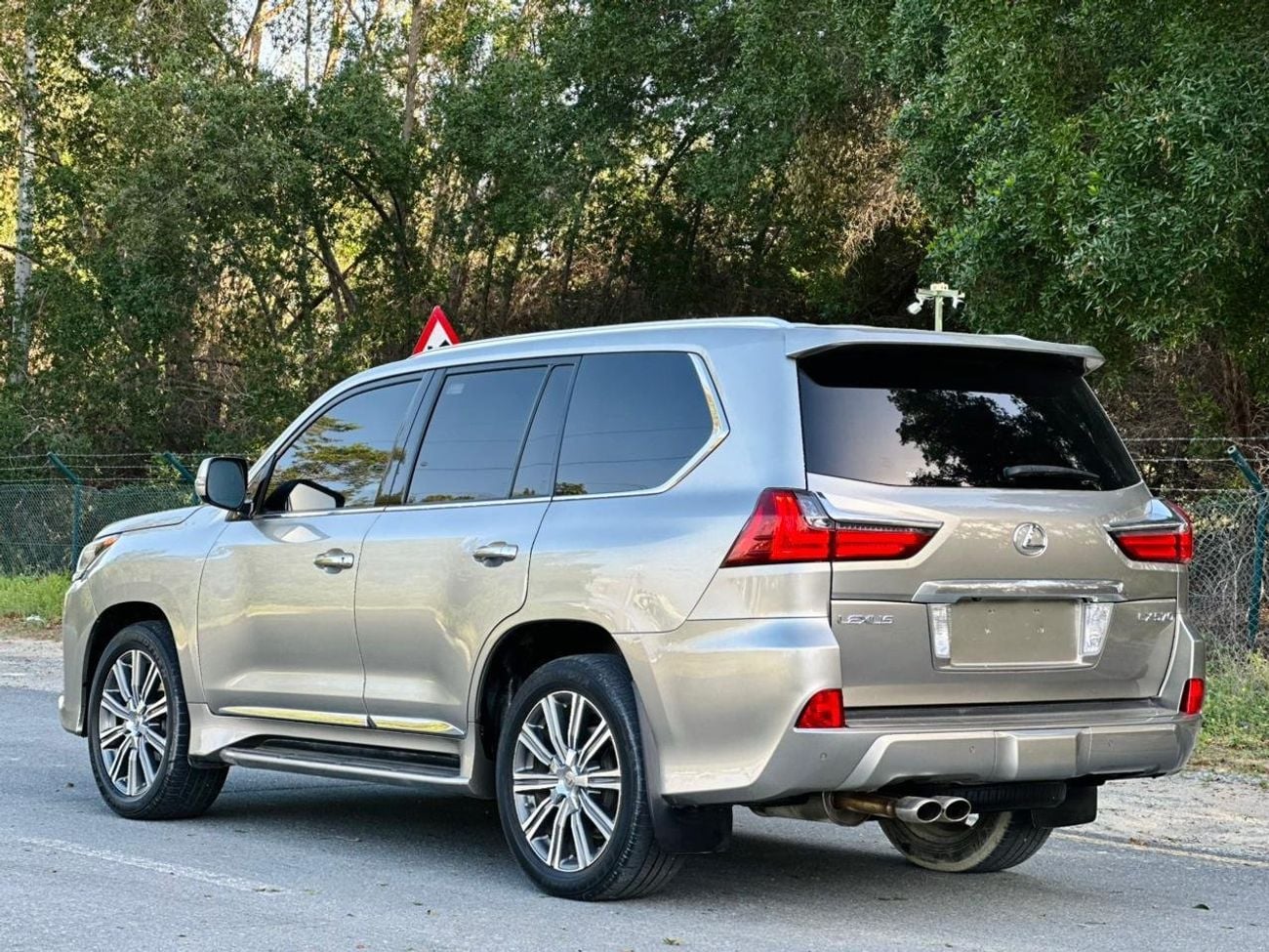 Lexus LX570 Lexus LX 570 Platinum premium petrol V8 full loaded