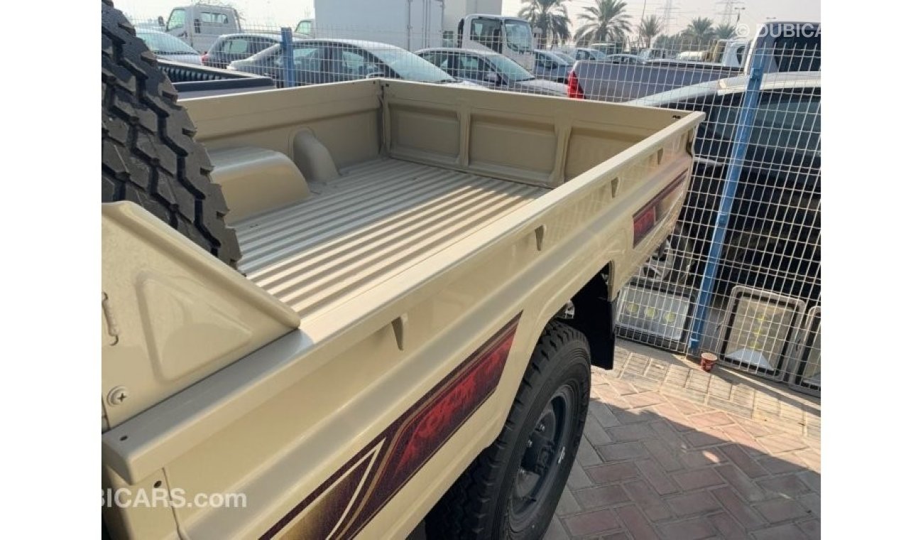 Toyota Land Cruiser Pick Up Pick up Petrol  4x4 2018