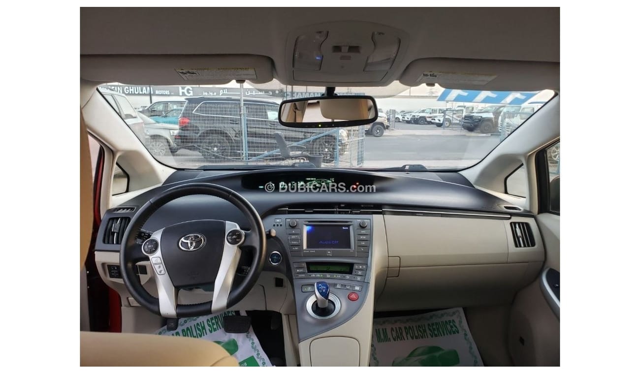 تويوتا برياس 1.8L hybrid  2014