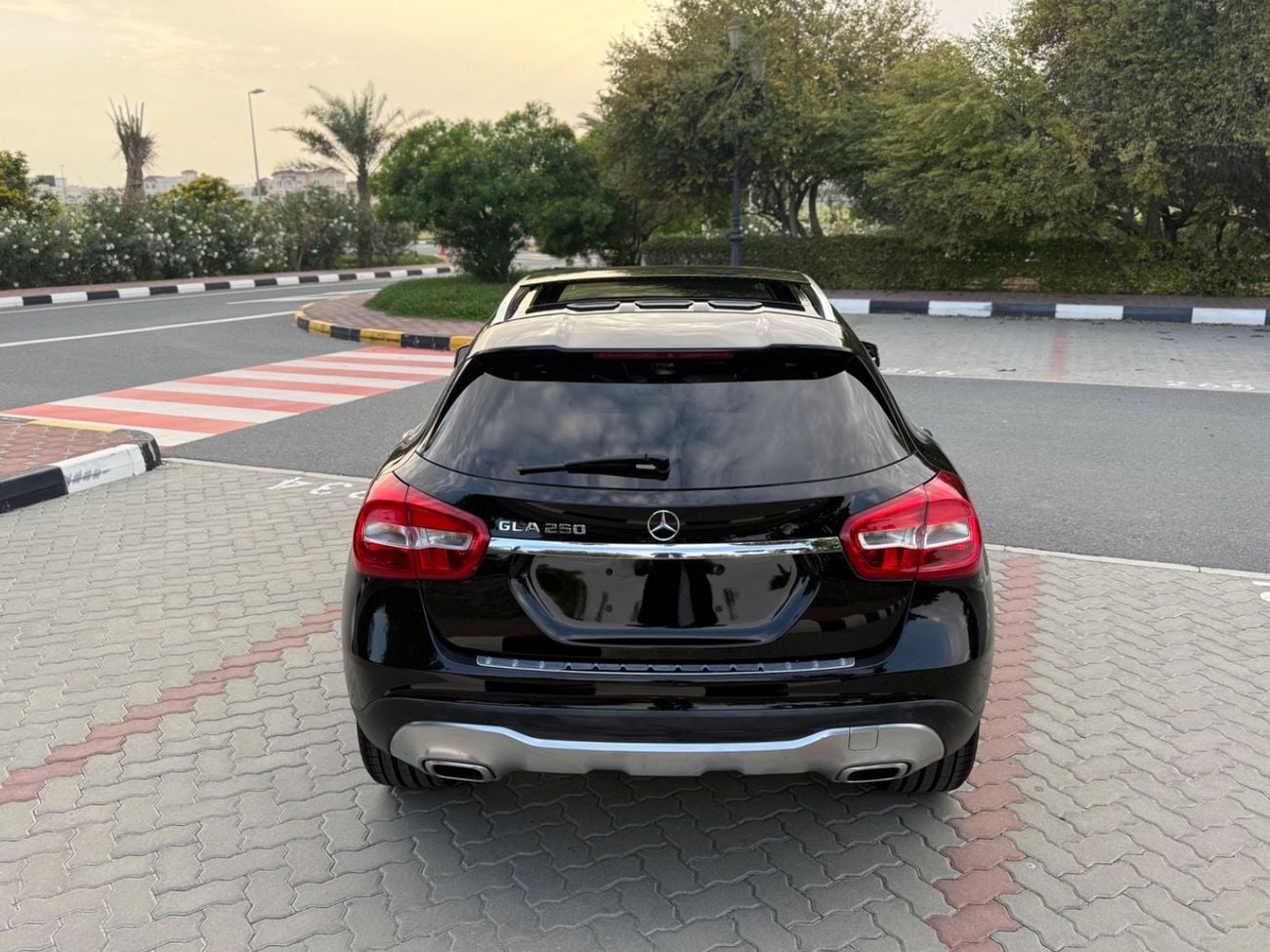 Mercedes-Benz GLA 250 Std 2.0L (208 HP)