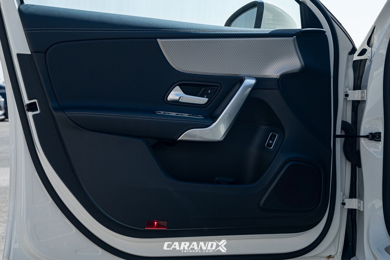 Mercedes-Benz A 180 Mercedes-Benz A 180 1.3L 2025