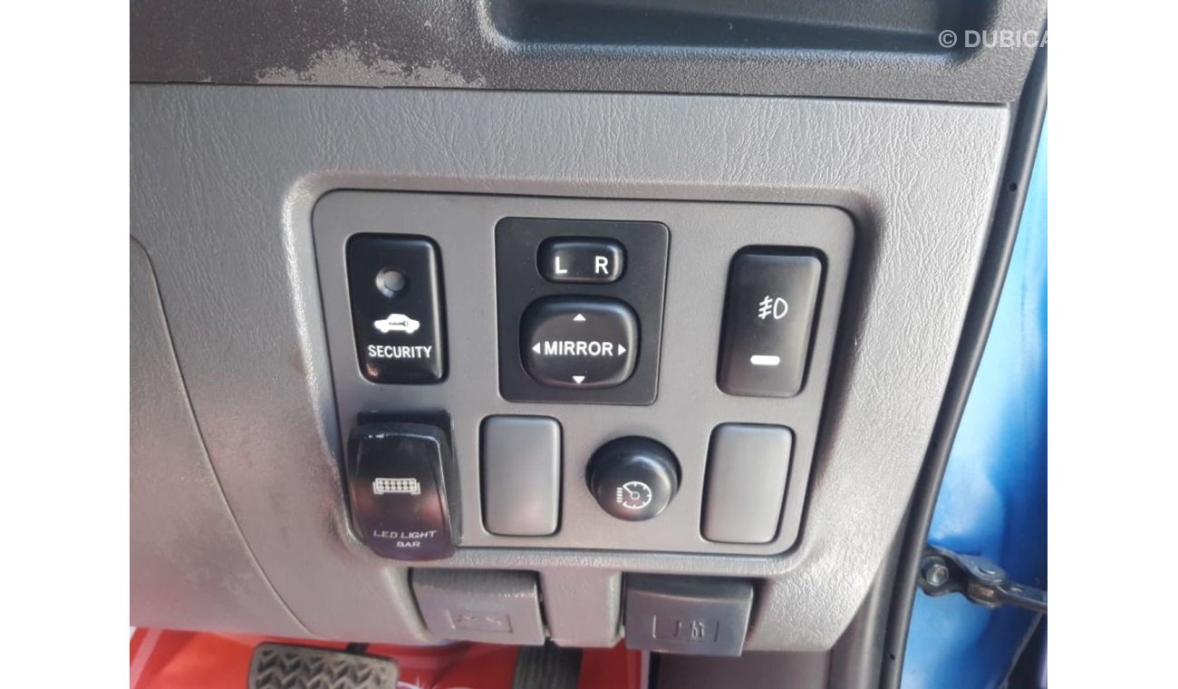 Toyota Hilux Hilux RIGHT HAND DRIVE (Stock no PM 602 )