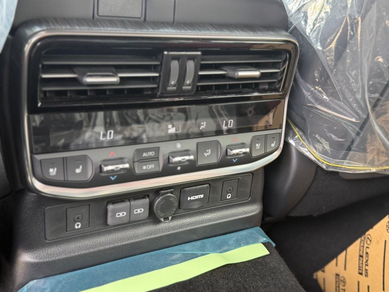 Toyota Land Cruiser VXR LC300 3.5 HYBRID GCC OMANI 2026