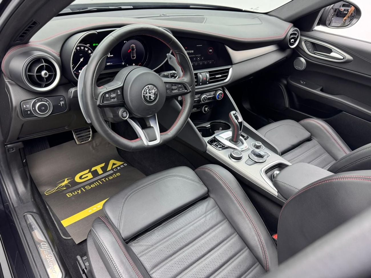 ألفا روميو جوليا 2024 Alfa Romeo Giulia Competizione Q2, 2030 Alfa Romeo Warranty + Service Pack, Very Low Km, GCC