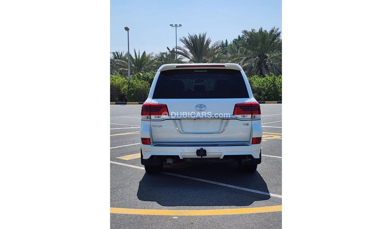 Toyota Land Cruiser Facelifted