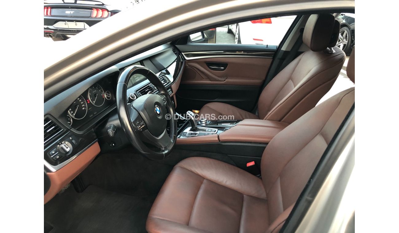 بي أم دبليو 530i موديل 2012 خليجي فل مواصفات كراسي جلد ومثبت سرعه وتحكم كهربي كامل ونظام صوت ممتاز وكاميرا خلفيه ومدخ