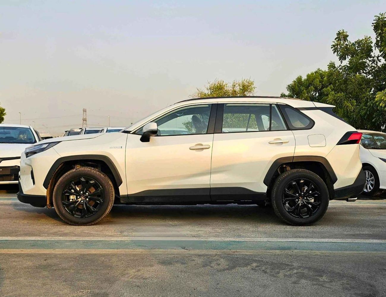 تويوتا راف ٤ HYBRID/ELITE PLUS E-CVT/2.5L V4 4WD/PANORAMIC ROOF, POWER SEATS (CODE # RHEP4)