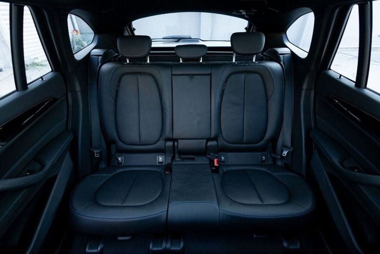 بي أم دبليو X1 xDrive 25i M Sport 2.0L BMW X1 xDrive25i M-Sport 2018 GCC under Agency Warranty with Flexible Down-P