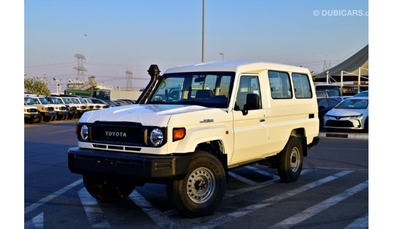 تويوتا لاند كروزر هارد توب 78 V6 4.0L 4WD 9-Seater Automatic