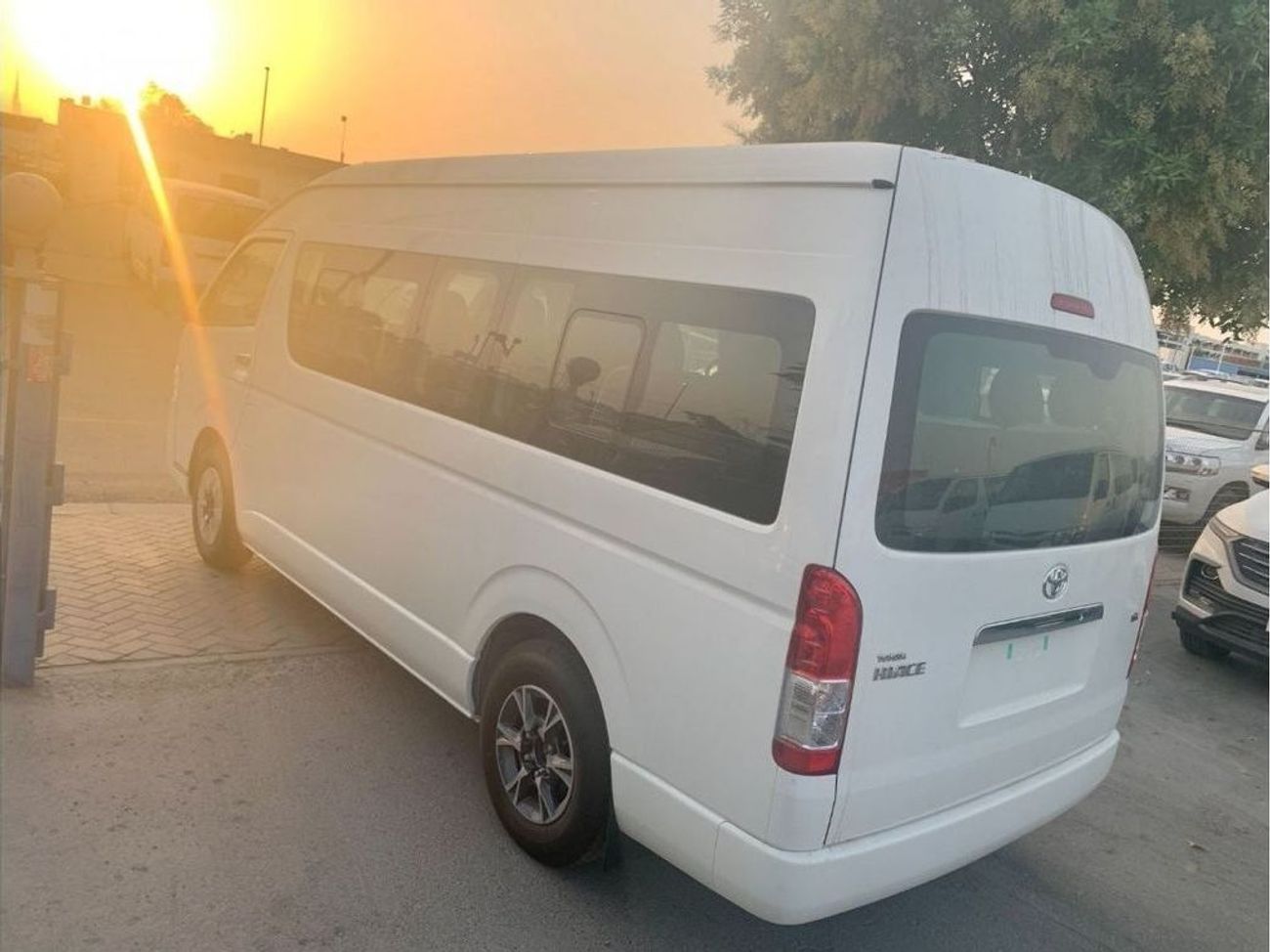 Toyota Hiace 2500cc DSL - M/T - GL FULL OPTION - 15 SEATER - AIRBAGS + ABS - POWER WINDOW + 3 POINT SEAT BILT