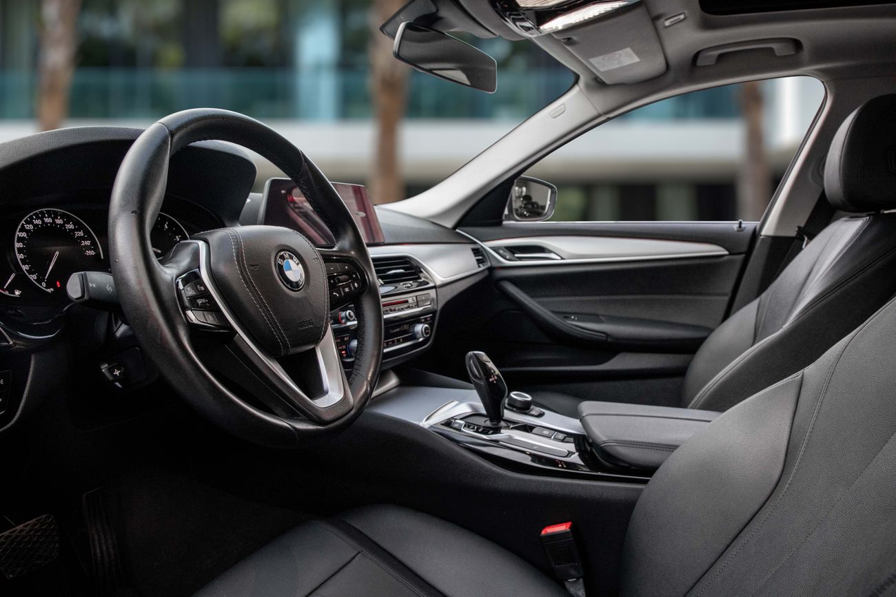 بي أم دبليو 520i 520i | 1,900 P.M | 0% Downpayment | 520i | Under Warranty!