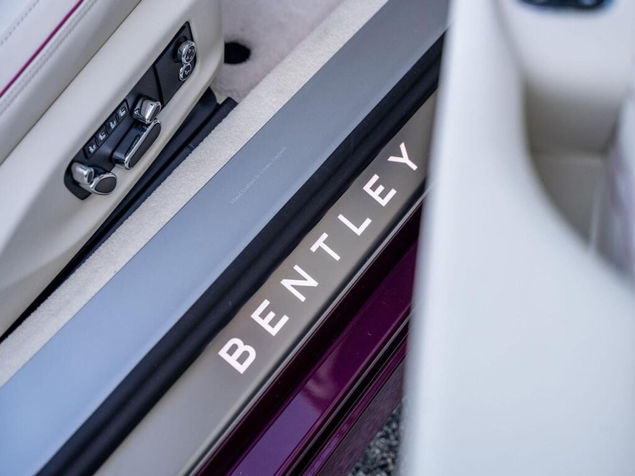 بنتلي كونتيننتال 4.0 V8 High-Performance 25.9kWh GTC Auto 4WD Euro 6 (s/s) 2dr (EXPORT ONLY)