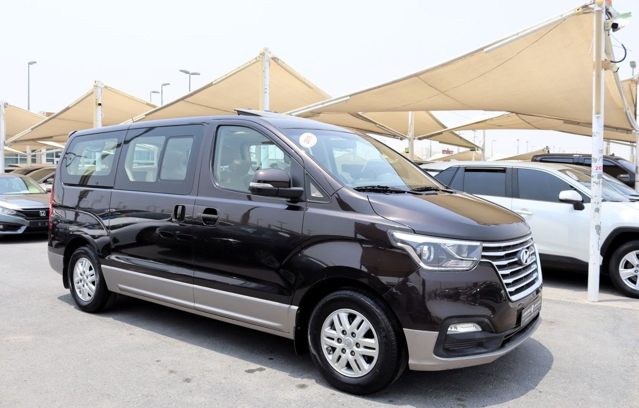 هيونداي H-1 متوسط المواصفات خالية من الحوادث - خليجي - فتحتين سقف - رقم واحد الفل - بحالة الوكالة من الداخل والخ