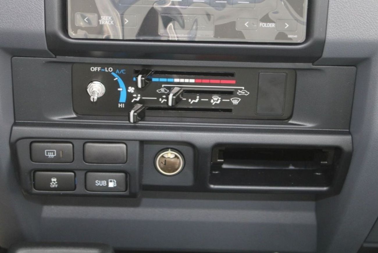 Toyota Land Cruiser 70 TOYOTA LANDCRUISER 78 4.5L V8 DIESEL 9 SEATER TROOP CARRIER MANUAL