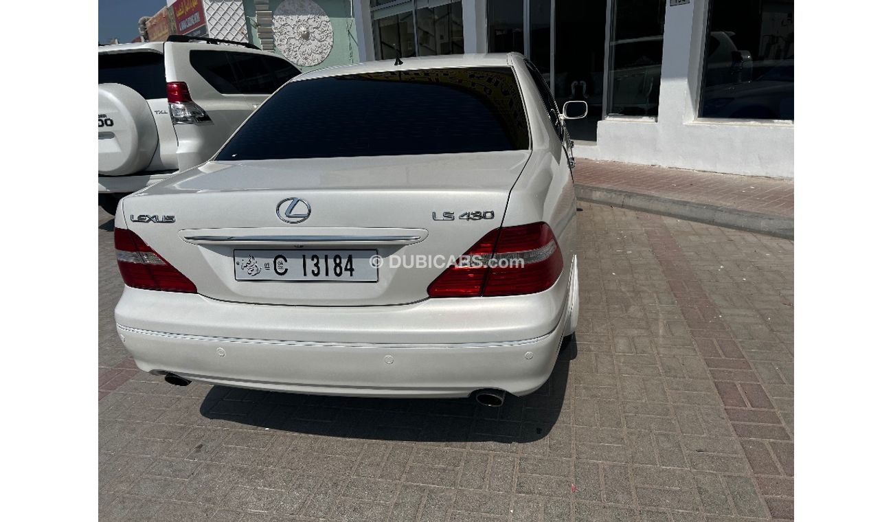 Lexus LS 430 .