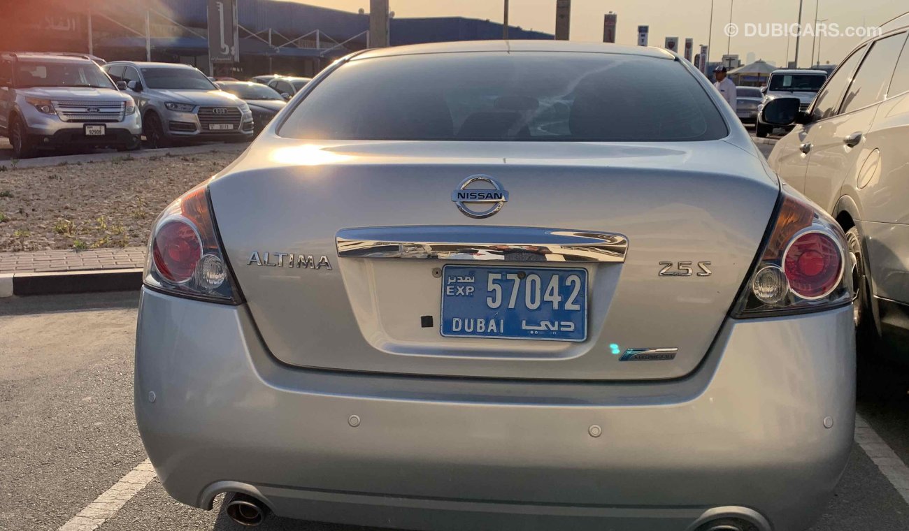 Nissan Altima 2,5. V4. GCC