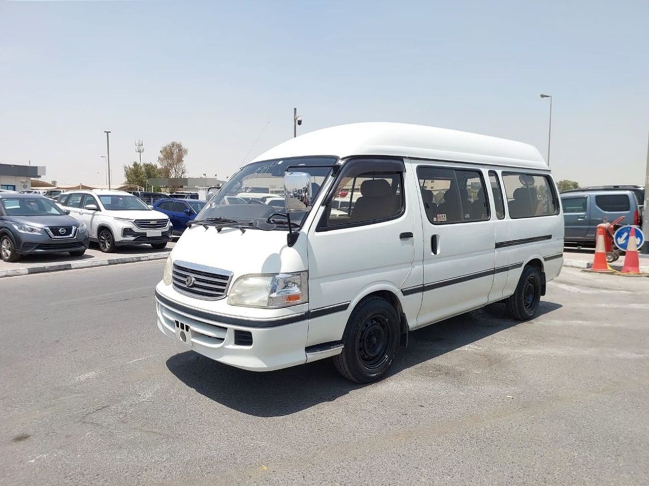 Toyota Hiace TOYOTA HIACE COMMUTER VAN RHD 2001 MODEL 3.0 L DIESEL AUTOMATIC(PM02656)