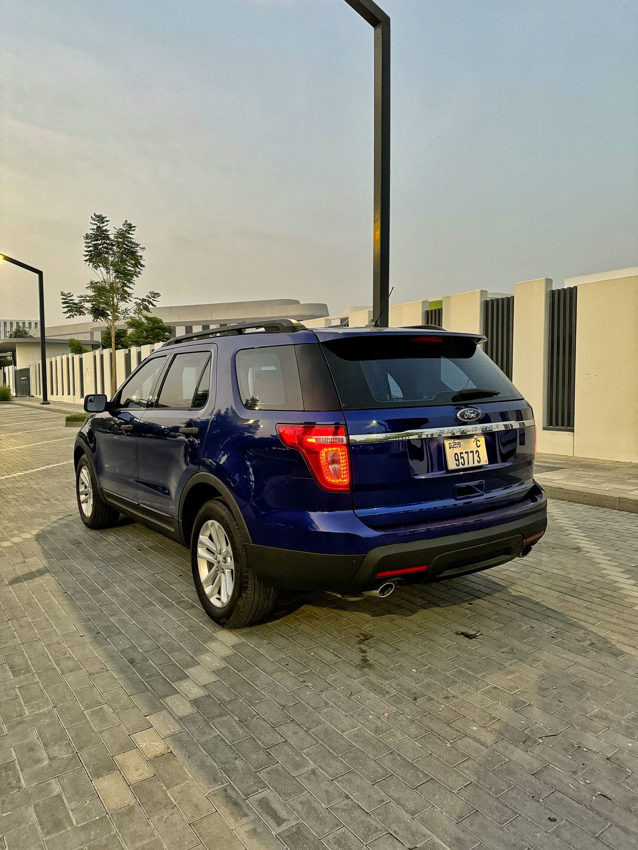 Ford Explorer Std 3.5L FWD