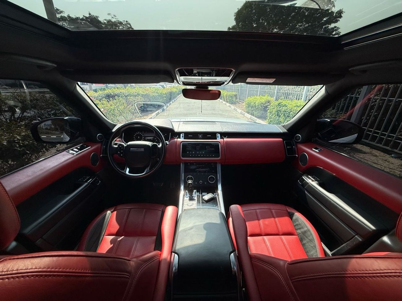 Land Rover Range Rover Sport HSE Dynamic 3.0L RANGE ROVER HSE DYNAMIC 2018 GCC V6 SUPERCHARGED SERVICE HISTORY FULL OPTIONS