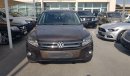 Volkswagen Tiguan 2015 model  2.0 4motion full options Gulf specs panoramic roof