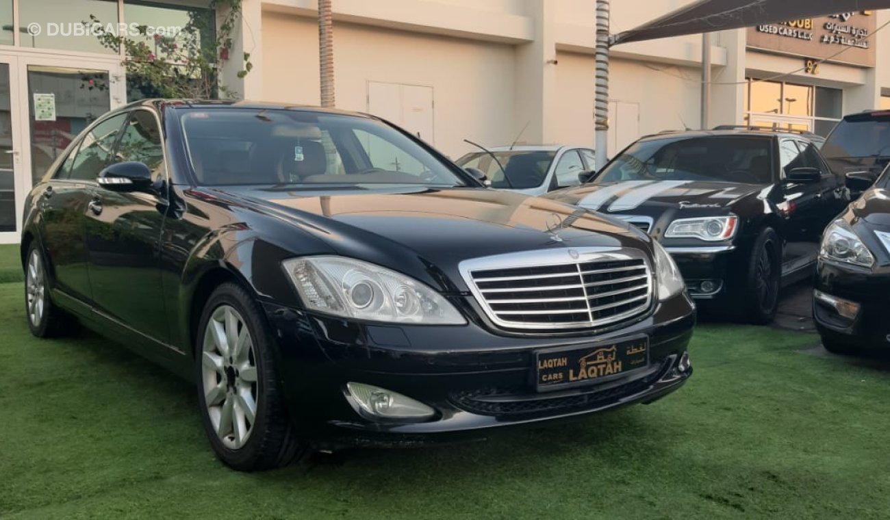 مرسيدس بنز S 350 خليجى - بانوراما - شاشة - كاميراخلفية - أبواب شفط - مرايا كهربائية - رنجات - حساسات - أنوار ضباب