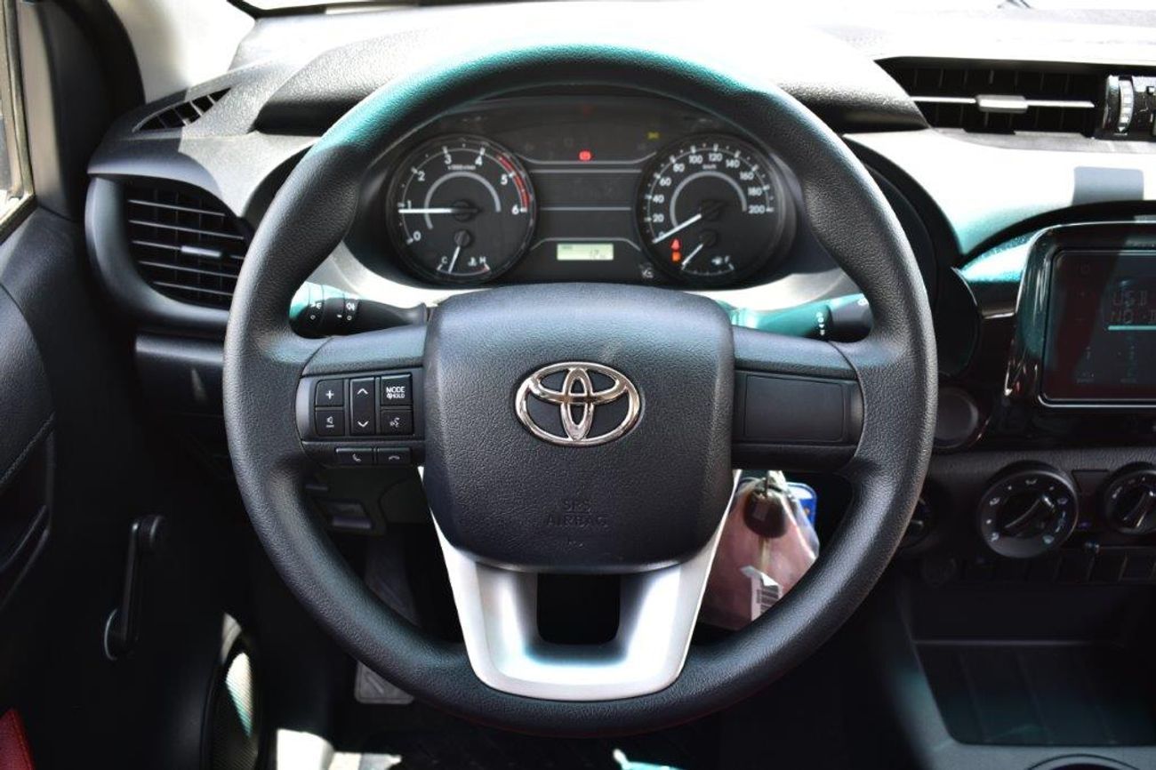 تويوتا هيلوكس DLX- E 2.4L Diesel Manual Transmission 6 Seater