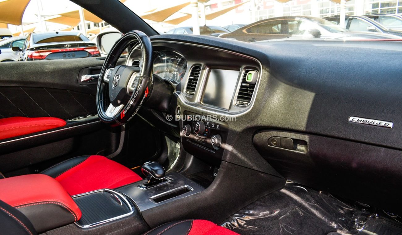 Dodge Charger Import - number one - hatch - leather - rear spoiler - cruise control - alloy wheels - sensors in ex