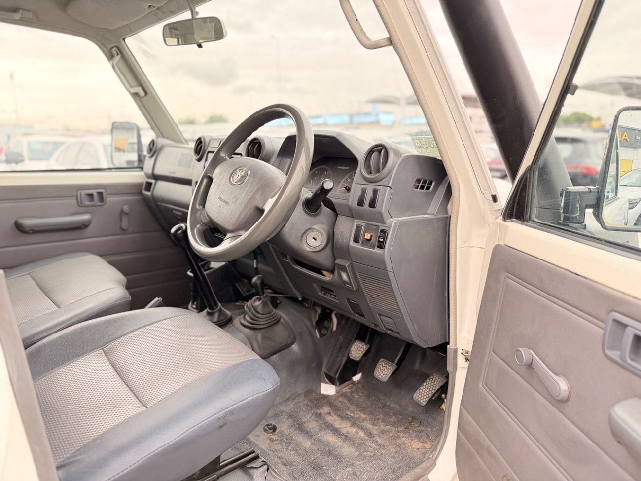 Toyota Land Cruiser 70 LC76 STD