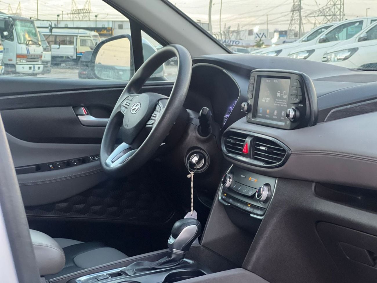 Hyundai Santa Fe STD (NON GCC) 2019 Hyndai Santafe MidOption+ - 2.4L V4 - 4x4 AWD - Rear Camera - Leather Seat  5