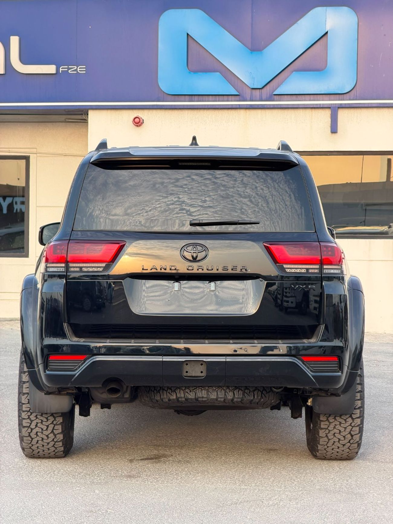 Toyota Land Cruiser VXR WITH OFFROAD EDIRTION KIT