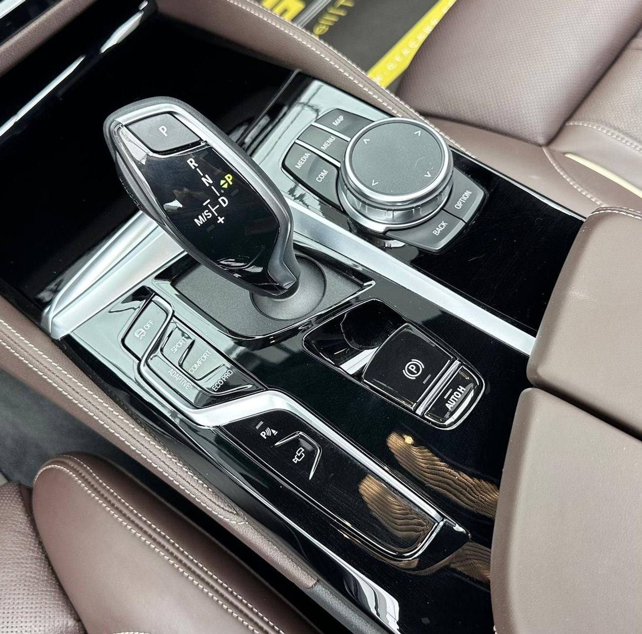 بي أم دبليو M550i 2023 BMW 550i xDrive, 4.4L Bi-Turbo V8 AWD, 530bhp 750Nm Torque, 8-Speed Auto-Gearbox.