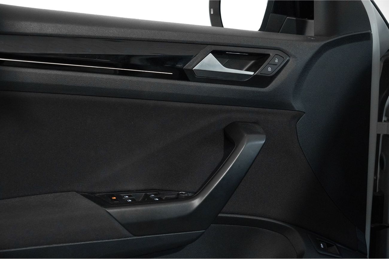 فولكس واجن T ROC Sport Black Edition / Full Service History / Warranty